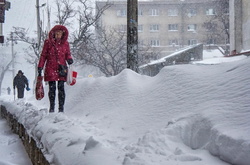 Погода на вихідні: синоптики обіцяють хуртовини та сніг по коліна