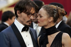 Воскресшая любовь? Джонни Депп переехал к Ванессе Паради и детям