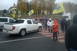 «Пересічники» досі блокують прикордонні дороги на Словаччину та Румунію