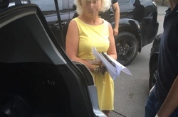 Затримана на хабарі чиновниця Мінагро