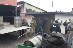 Затримання зловмисників під час реалізації трьох тонн пального