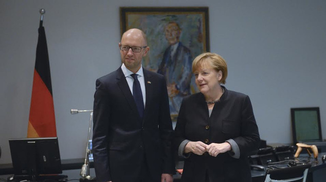 Яценюк вийшов задоволеним від Меркель: санкції будуть продовжені