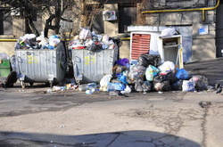 Сміттєві контейнери заховають під землю