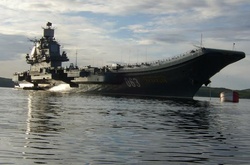 Нещасливий авіаносець «Адмірал Кузнєцов»: після злету російський винищувач впав у воду