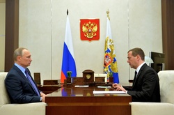  Володимир Путін і Дмитро Медведєв 