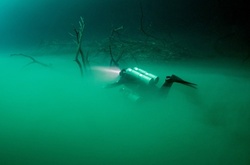 На глубине: подводное озеро, окутанное мистическим туманом