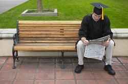 Порошенко підписав закон про працевлаштування випускників вишів 