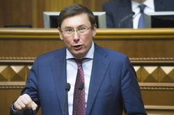 Луценко і Новинський влаштували суперечку на засіданні Регламентного комітету