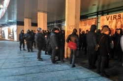 Концерт Потапа і Насті: сутички під палацом «Україна»