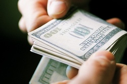 Співробітник поліції вимагала хабар у 200 тисяч гривень