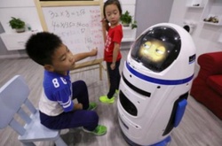 У Китаї робот напав на людину 