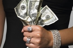 Валютна шахрайка наводить жах на столичних торговців