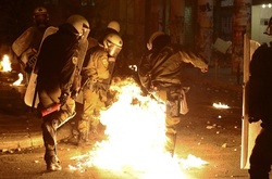 В Афінах під час акції сталися сутички з поліцією: 6 поранених