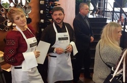 Відомі українці попрацювали офіціантами на благодійному заході