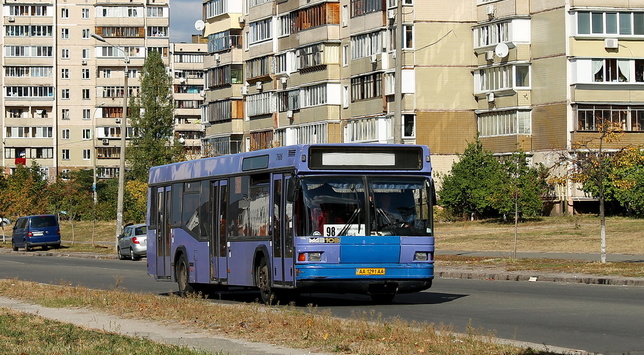 Два автобусних маршрути на Троєщині змінили напрямок