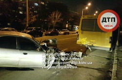 У Києві автомобіль протаранив одразу дві маршрутки