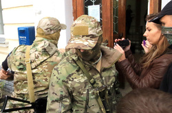 Співробітники ФСБ біля кримського суду