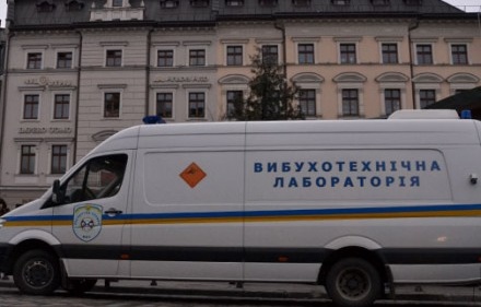 Підозрілий пакет у центрі Києва знешкодили за допомогою робота