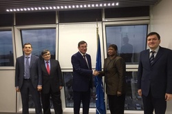 Луценко в Гаазі зустрівся з прокурором Міжнародного кримінального суду 