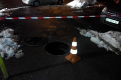 У Тернополі вибух газу вирвав з асфальту каналізаційні люки: є постраждалі