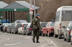 У чергах на кордоні з Польщею застрягли майже 900 автомобілів