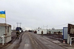 Бойовики заблокували роботу пункту пропуску в Золотому 