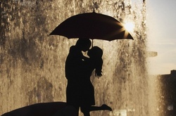 Художник трансформирует знаменитые достопримечательности с помощью подручных средств