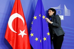 Європарламент проголосував за заморозку договору про вступ Туреччини до ЄС