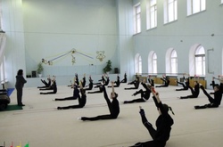 Збірна України з художньої гімнастики продовжує тренуватися в спартанських умовах