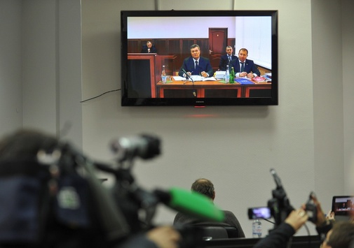 Адвокати вимагають порушити дві справи через зрив допиту Януковича