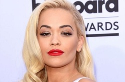 Рита Ора поддержала Джастина Бибера, ударившего фаната