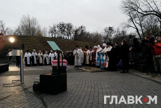 У Києві біля меморіалу жертв Голодомору провели панахиду