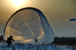 В Росії знайдено тіла ще двох зниклих парашутистів