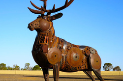 Неймовірні скульптури створені з металобрухту. Фотогалерея