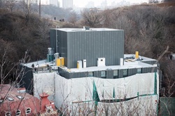 У Roshen пояснили, чому театр на Подолі «чорний» 