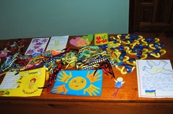 Школярі з Рівного передали бійцям АТО листи, обереги та малюнки. Фотогалерея