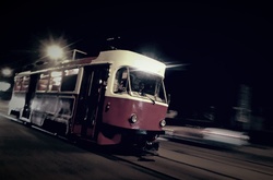 На Троєщині трамвай на смерть переїхав чоловіка