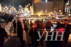 У Києві активісти із смолоскипами пікетували МВС