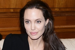 Из-за стресса Анджелина Джоли похудела до 34 килограмм