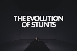 Каскадер повторил девять легендарных кинотрюков за две минуты