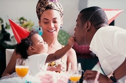 Бейонсе представила новый клип с архивными семейными кадрами