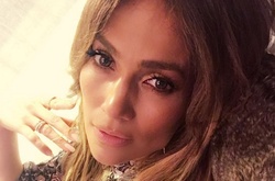 47-летняя Дженнифер Лопес шокировала поклонников страшным селфи