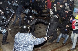 Екс-командувач внутрішніх військ переконує, що не наказував застосовувати спецзасоби проти майданівців