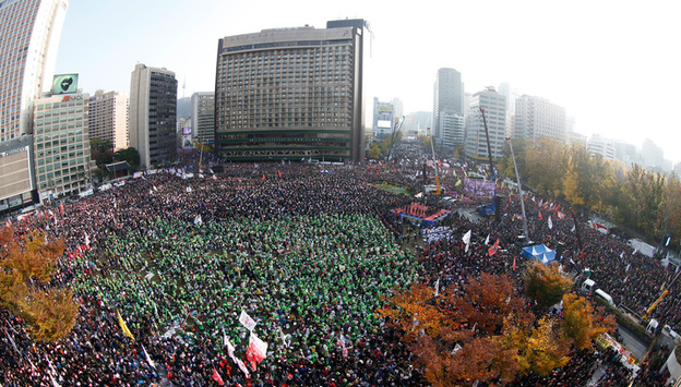 Корупційний скандал: у Сеулі стотисячний мітинг вимагає відставки президента