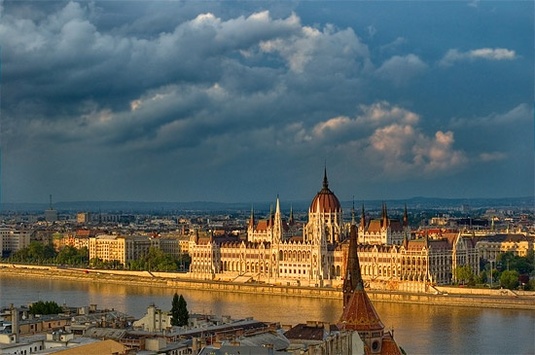 Опозиція Угорщини закликала уряд скасувати пенсії вихідцям із України та РФ
