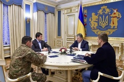 Загибель поліцейських: Порошенко провів оперативну нараду з представниками силових відомств