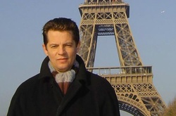 Роман Сущенко під час роботи у Парижі