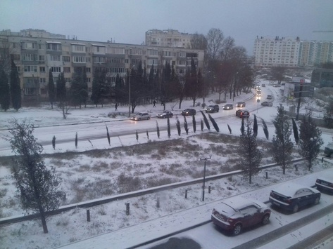Раптова зима у грудні: в окупованому Криму сніг спричинив транспортний колапс