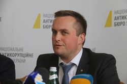 Антикорупційний прокурор розповів, де живе та яким дивом отримав землю під Києвом