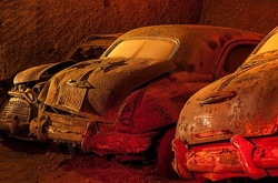 Для любителей ретро: склад винтажных автомобилей в заброшенных туннелях под Неаполем 